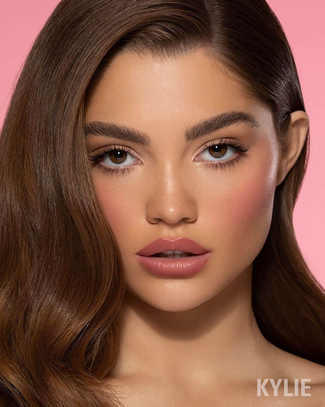 Kylie Cosmeticsさんのインスタグラム写真 - (Kylie CosmeticsInstagram)「1 day left until you can shop our NEW Blush and Kylighter Sticks!! 🌟 how stunning is this look using In My Feels Blush and Spotlight Kylight 😍 ⁠ we're loving this creamy, blendable and long lasting formula for every day glam!⁠ launching tomorrow 9.25 9am pst on KylieCosmetics.com 💗⁠⠀」9月25日 9時27分 - kyliecosmetics