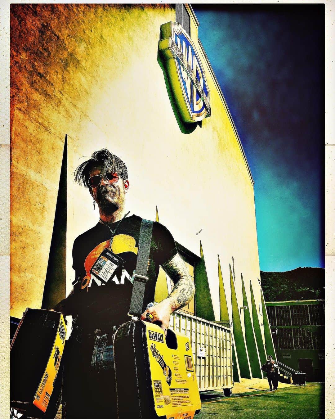 コリン・ハンクスのインスタグラム：「Happy Birthday Boots! A 100% tried and true rock and roller, eagle scout. I hope you get the power tools of your dreams. Just don’t use your power to be a tool.」