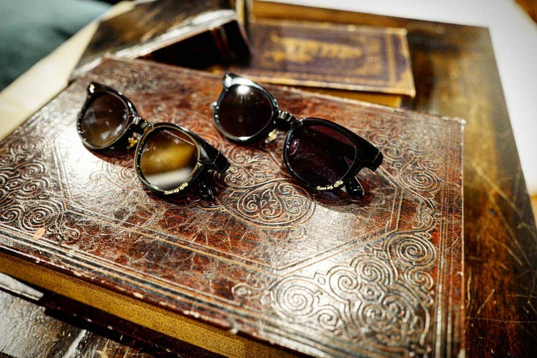 植竹拓さんのインスタグラム写真 - (植竹拓Instagram)「⚡Blacレンズ⚡ - BlackFlame / GoldParts - Blackレンズに映えるGoldパーツが色気ある表情に。  9/25(fri)20:00～ · #nsh #takeiteasy #openmyway #Shibuya #Madeinshibuya #サングラス #sunglasses #Eyewear #フラットレンズ #カラーレンズ #ブルーカラーレンズ #ライトカラーレンズ #Daytona #所ジョージ #世田谷ベース #leica #ldh #exile #SHOKICHI #数原龍友 #goingmyway #シルバー #Silver #アクセサリー #DOBERMANINFINITY #ゴールドアクセサリー #sway」9月25日 9時57分 - hiromu0820