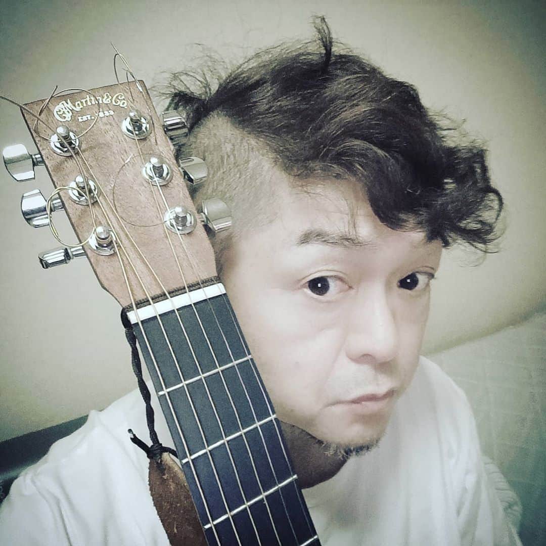 松本隆博のインスタグラム：「。 みなおは～ 本日、松本隆博Live開催日 お気を付けて起こし下さい ♪会場で会いましょう(˙◁˙)  今日は定員に達しており ますが当日キャンセルも あるやもしれませんので もしどうしても本日ご参加 ご希望の方は僕に直接、 連絡下さい、対応試みてみます  人生遊歩道 松本隆博」