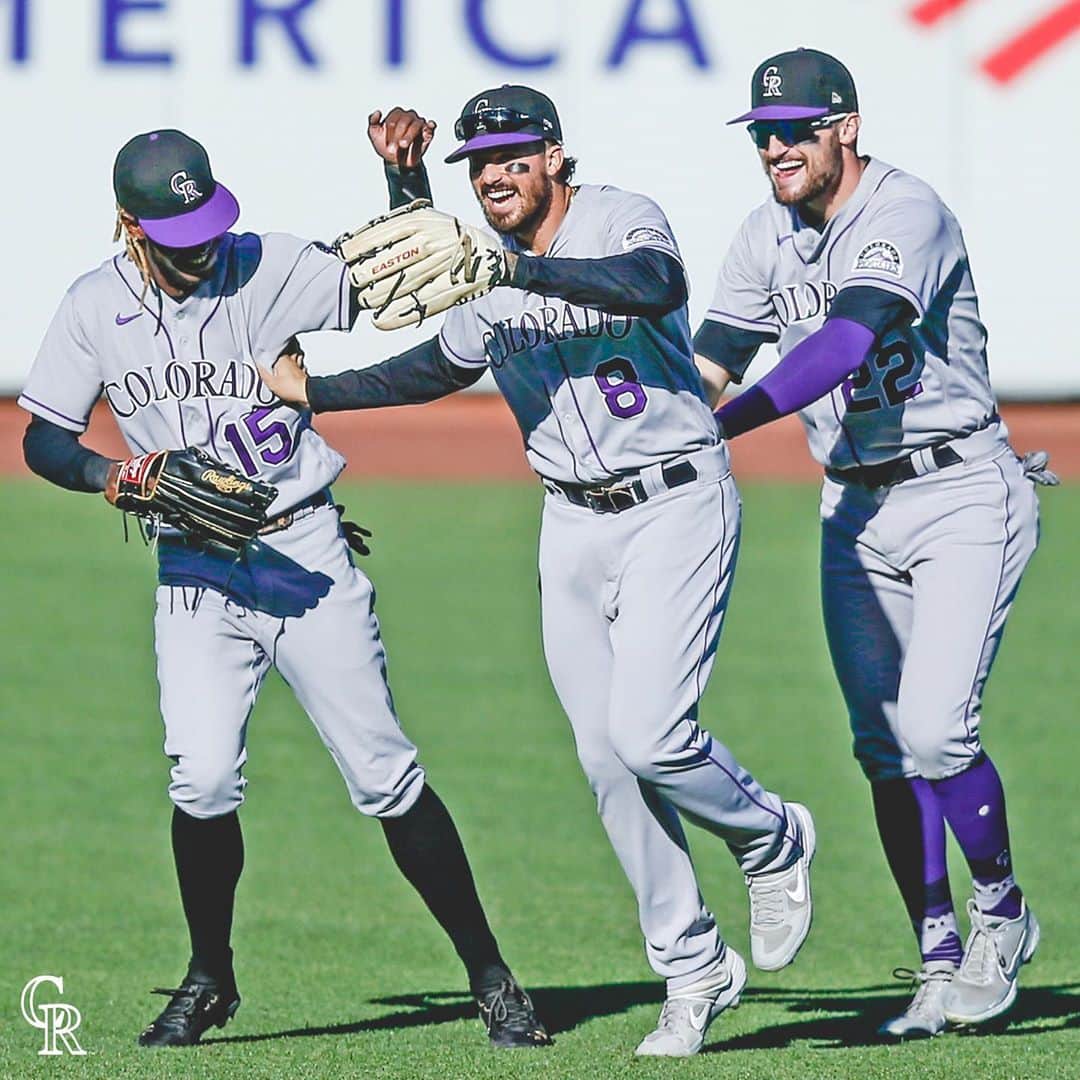 のインスタグラム：「Wild game, team effort, gutsy victory! #RoxWin 🖐」