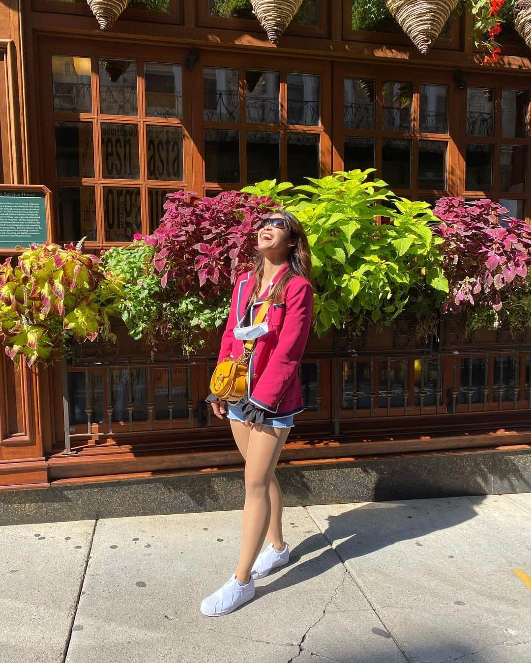 ポーナノン・ファトラムさんのインスタグラム写真 - (ポーナノン・ファトラムInstagram)「One day in Boston🥰🤩 #qualitytimewithsis❤️」9月25日 10時17分 - waen_pornanong