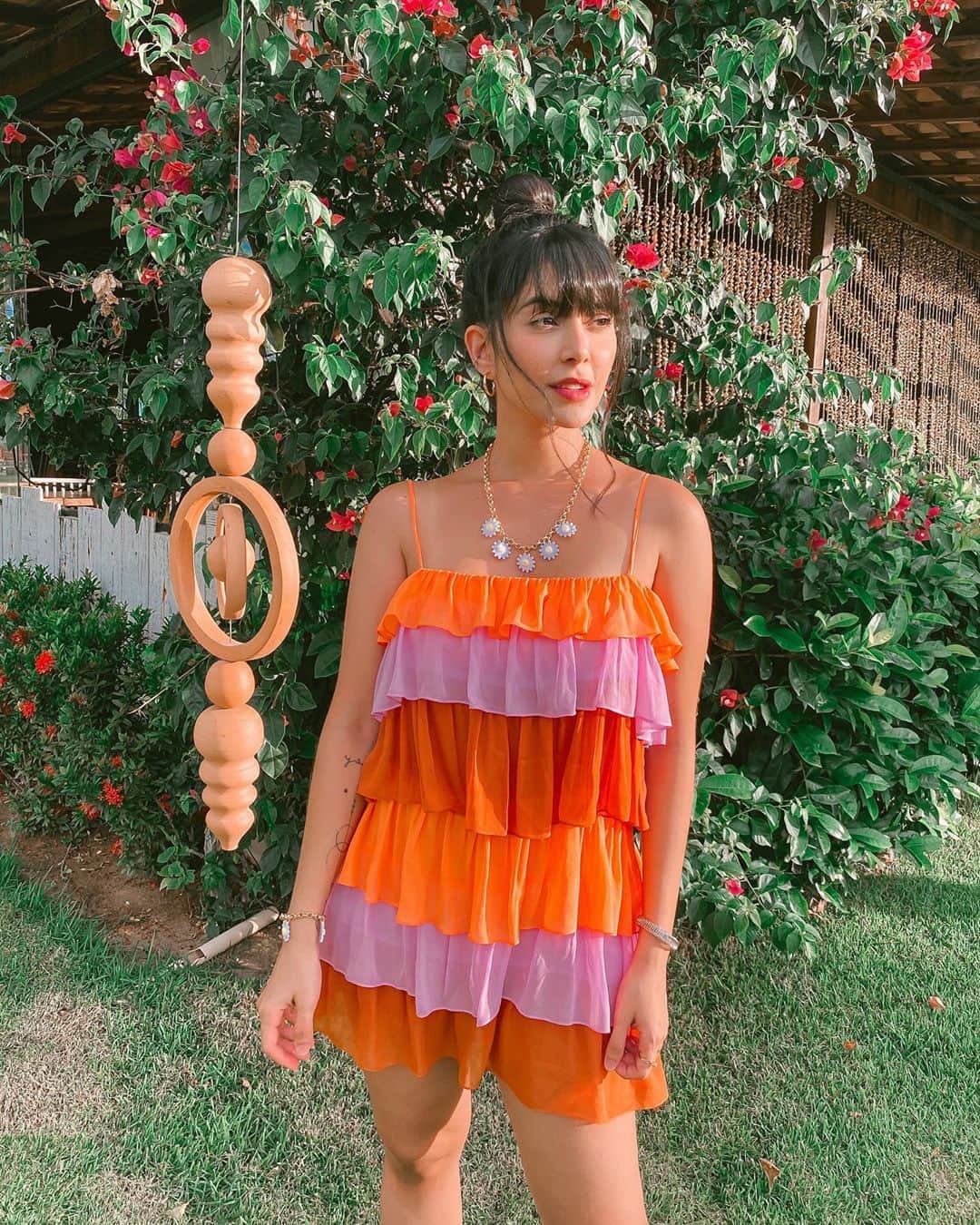 Gabriela Salesのインスタグラム：「Já tentei postar essa foto 4 vezes hoje🤡🤡. Será que agora vai? Kkkk Com look que usei ontem mais perfeito da vidaaa, dessa nova parceira que já amo! @officialopen ! Só look lacrativo ❤️❤️ Piscinhas de amor por essa marca!!! (Eles vendem varejo e atacado😍) *publi」