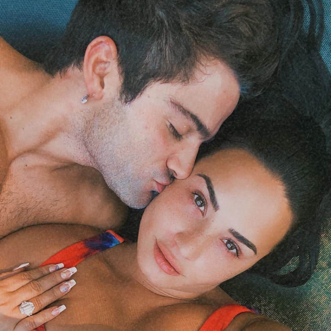 E! Onlineさんのインスタグラム写真 - (E! OnlineInstagram)「Maybe if we don't cry, we won't feel anymore? Everything that went wrong in Demi Lovato & Max Ehrich's engagement is stone cold, baby, and it's at the link in our bio. (📷: Instagram)」9月25日 10時31分 - enews