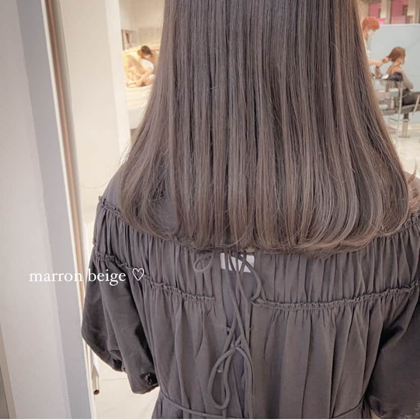 佃加菜のインスタグラム：「marron beige ✿ 秋冬に可愛い、柔らかまろやかこっくりな色味♡ 色抜けしやすい方には特におすすめです☁️ . ブラウンのワンピースとのバランスが可愛かったな〜♡」