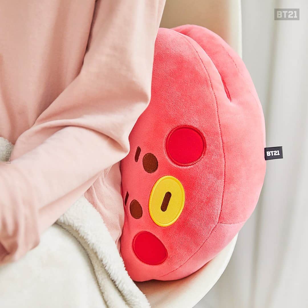 BT21 Stars of tomorrow, UNIVERSTAR!さんのインスタグラム写真 - (BT21 Stars of tomorrow, UNIVERSTAR!Instagram)「A small pocket of coziness #BT21 BABY #HandWarmer Pillow ⠀ Go on, take a short nap. 💜 ⠀ ✔️Useful on desk-naps ✔️Warm your hands up inside ✔️Works as a seat cushion ✔️Add more warmth with a hot pack ⠀ [Global] Shop now👉Link in bio ⠀ [Korea] Shop now👉Link in bio 📢10% off for renewal of NAVER gift ⠀ #BT21BABY #HandWarmerCushion #NapPillow #PlushPillow #FacePillow #Comfort」9月25日 10時32分 - bt21_official