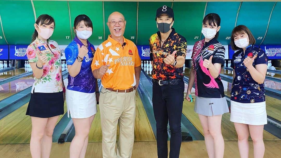 黒田アーサーのインスタグラム：「先日は東京ポートボウルで半井杯が開催されました！😊いつもお世話になってる半井さんのボウリング大会🎳大盛況でした‼️美人女子プロの皆さんも参加で大会を盛り上げてくれました❣️💕秋山希望プロ💕渡辺けあきプロ💕飯田菜々プロ💕チョンヨンヒャンプロ💕矢野朋代プロ。景品も豪華で参加された皆さんもとても喜んでました‼️プロのエキジビションワンゲームマッチで僕も参加させて頂きました！めちゃくちゃ緊張しましたが、お客様に良いボウリングをお見せ出来て良かったです😅そして楽しかったー！😊👍 #半井清プロ  #半井ショップ杯 #東京ポートボウル  #秋山希望プロ #渡辺けあきプロ #飯田菜々プロ #矢野朋代プロ  #チョンヨンヒャンプロ  #大盛況でした  #ボウリング好きな人と繋がりたい  #ボウリング愛  #bowling #볼링」