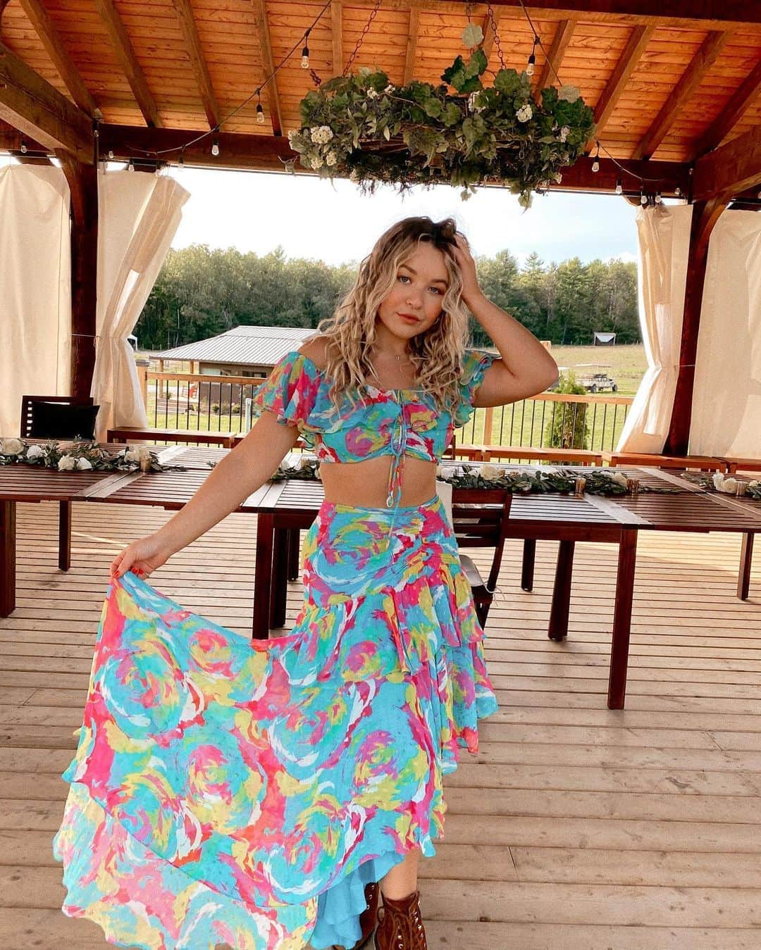 トーリ・ウェブスターのインスタグラム：「country strong 🏕❤️🌾」