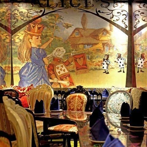 アリスのファンタジーレストランさんのインスタグラム写真 - (アリスのファンタジーレストランInstagram)「ハロウィンパーティーお決まりですか！？🎃♥️  是非コンセプトレストランで♥️  #迷宮の国のアリス #古城の国のアリス #絵本の国のアリス #VAMPIRECAFE #ハロウィン  #ハロウィン2020」9月25日 11時00分 - alice_restaurant