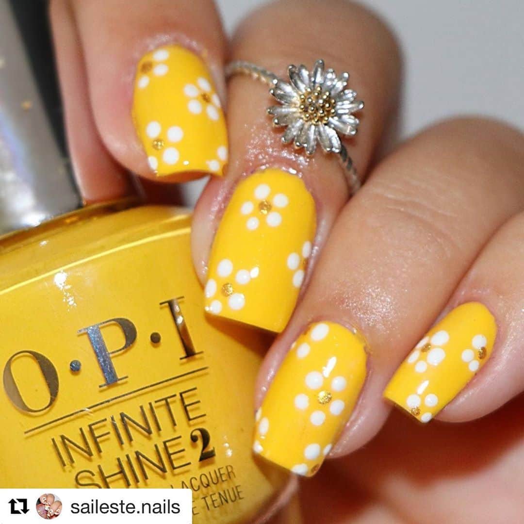 Nail Designsさんのインスタグラム写真 - (Nail DesignsInstagram)「#Repost @saileste.nails  ・・・ 💛hey y’all! This mani is for the MONOCHROMATIC MANI COLLAB!! 🤩💫 This collab was hosted by @nailsby.les - she’s a fantastic artist and a great leader!! Go follow her if you don’t already!  💛 💥 @moody.nailart  🌹 @nail_blogg_  ❤️ @kaur_nailedit  🍁 @sxra_nails  🍊 @kristinakupres  🔥 @_madznails_  🌻 @nailsby.les  ✨ @cheriesnails_  💛 @salieste.nails  🍃 @nc_nails3  💚 @nails.by_irina  🌲 @nails_de_wok  🐳 @artbychandhu 🐬 @hohoholobitches  💙 @nailsbyoney  🌊 @longnailtales  🦋 @michiejaay  💜 @nailsbyally.r  🦄 @charlies_nailz  🔮 @thesearemyrealnails  💖@redhair_yellownails  🎀 @tastianaildesigns  🌸 @nails_unknown_  👛 @nailsbysoheyla  💛 - Exotic Birds Do Not Tweet by @opi @opi_professionals  - White by @sally_hansen  - Gold Stamping Polish by @bornprettyofficial  - Peel Off Base Coat by @unt.global  - Top Coat by @sechenails  💛 #fall  #nailart #nails #holotaco #nailvideos  #nailartist #nailartvideos #holographicnails #fallnails #summer #simpilynailoical  #nailclips #nailvideo #daisies #trending #nailreview #tutorial #diy #nailtutorial  #inspirenailvids #nailtutorial #nailfeed #nailsclip #foryou #monochromenails #glossy #gold #floralnails #yellow」9月25日 10時54分 - nailartfeature