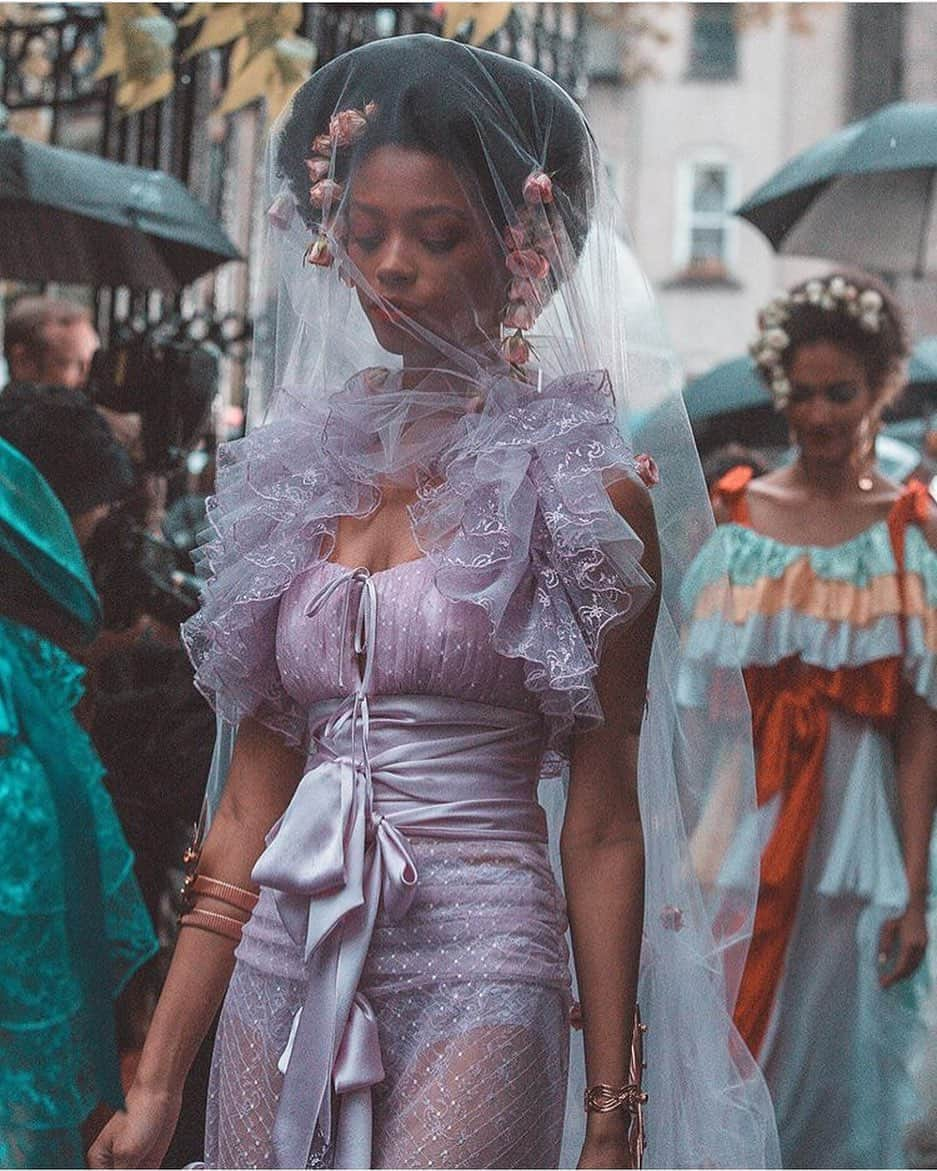 ロダルテさんのインスタグラム写真 - (ロダルテInstagram)「#TBT: After the SS19 Show (ph: @londonemyers by @streetscout). #rodarte」9月25日 11時02分 - rodarte