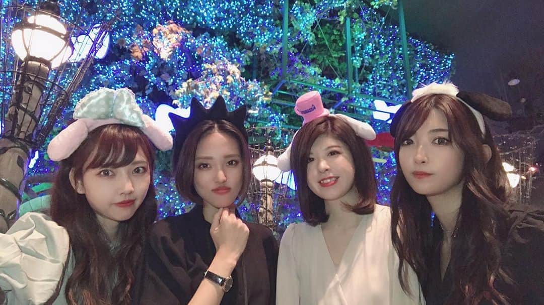 れみぱんのインスタグラム：「この人達といると笑いすぎて喉痛くなる😯 お誕生日お祝いしてもらった🥳🎂プレゼントありがとうさぎ🐰💘」
