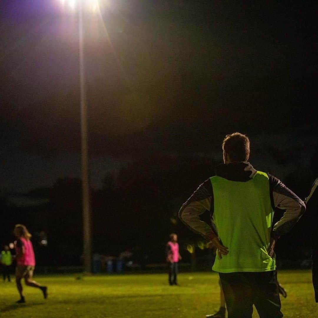 ネイサン・バーンズさんのインスタグラム写真 - (ネイサン・バーンズInstagram)「Popped in for a session with the Panorama FC (The Goats)  Great to see Central West Football so 💪🏻」9月25日 11時08分 - nathanburns10