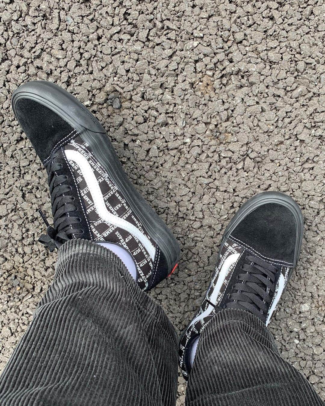 のインスタグラム：「. . VANS初めてかも。 . . . #vans #supreme #oldschool #sneaker #sneakerheads #sneakers #sneakerhead #sneakergram #sneakerness #supremenyc #supremevans #ai撮り」