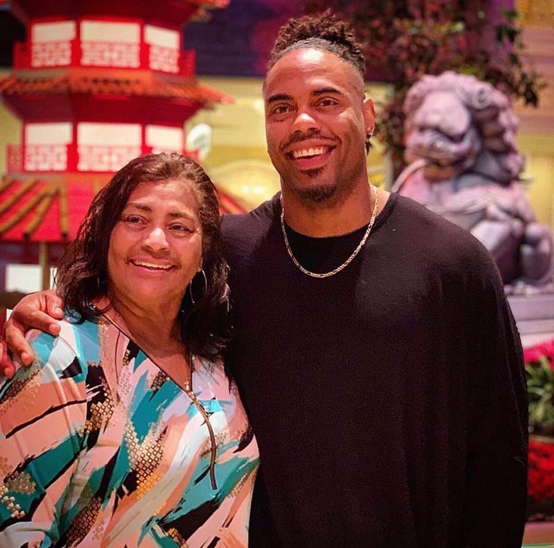 ラッシャッド・ジェニングスのインスタグラム：「Happy birthday to a Queen. Love you mom. I won’t tell your age. 😷 You still don’t look a day over 21! 👶🏽」