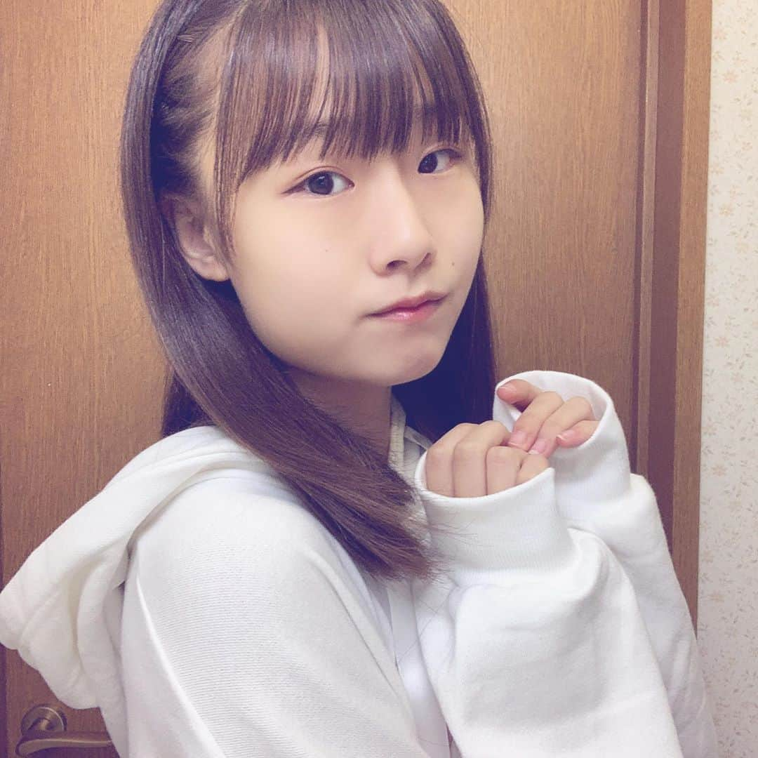 新倉愛海さんのインスタグラム写真 - (新倉愛海Instagram)「パーカーの季節だよわーい！！！ ﻿ #アプガ2 #アイドル #パーカー」9月25日 11時41分 - ami_niikura_uug2ki