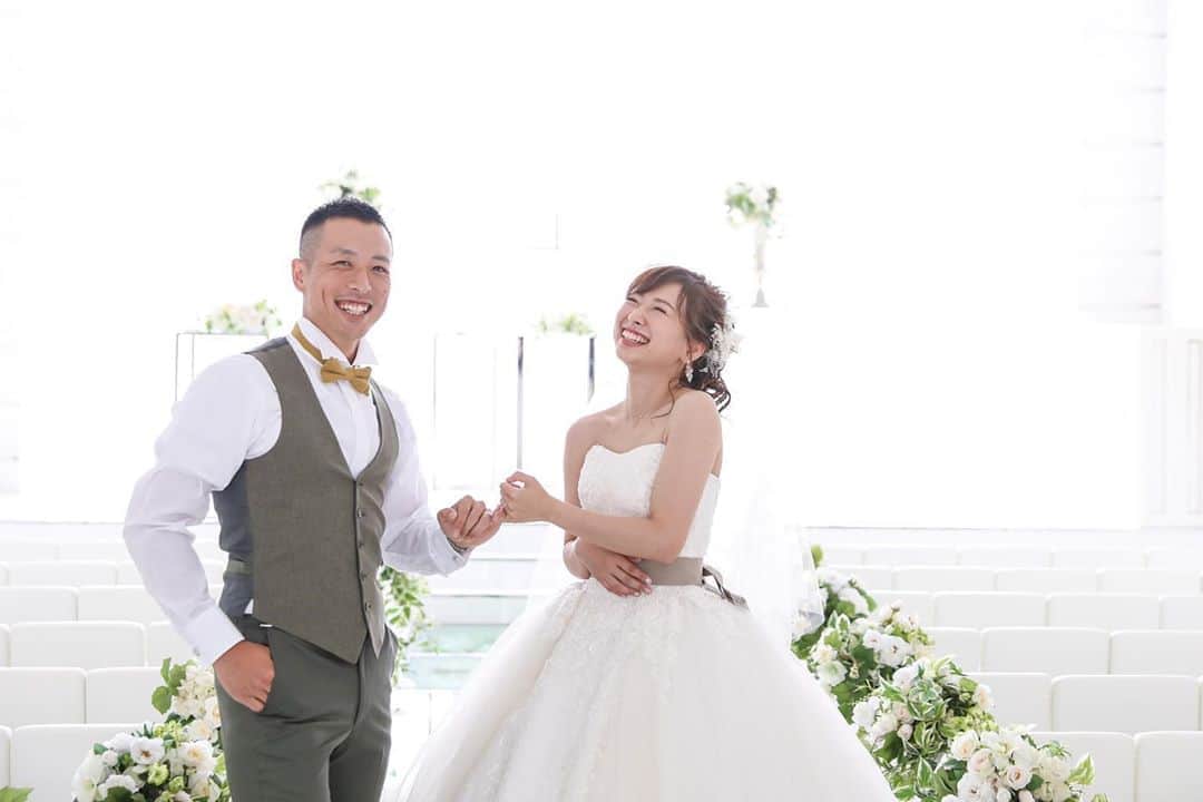 アルマリアンFUKUOKA　公式さんのインスタグラム写真 - (アルマリアンFUKUOKA　公式Instagram)「ㅤㅤㅤㅤㅤㅤㅤㅤㅤㅤㅤㅤㅤ ㅤㅤㅤㅤㅤㅤㅤㅤㅤㅤㅤㅤㅤ 一番自然な笑顔を引き出せるのは 腕の良いカメラマンではなく、 いつも隣で笑わせてくれる大切な人 ㅤㅤㅤㅤㅤㅤㅤㅤㅤㅤㅤㅤㅤ …でも その瞬間をカメラマンは逃しません😏 ㅤㅤㅤㅤㅤㅤㅤㅤㅤㅤㅤㅤㅤ  　　ㅤㅤㅤㅤㅤㅤㅤㅤㅤㅤㅤㅤ …━━━━━━━━━━… ㅤㅤㅤㅤㅤㅤㅤㅤㅤㅤㅤㅤㅤ 　ブライダルフェアまたは 　オンライン相談会のご予約は 　プロフィールのURLより 　お待ちしております…♡ ㅤㅤㅤㅤㅤㅤㅤㅤㅤㅤㅤㅤㅤ …━━━━━━━━━━…  ㅤㅤㅤㅤㅤㅤㅤㅤㅤㅤㅤㅤㅤㅤㅤㅤㅤㅤㅤㅤㅤㅤㅤㅤㅤㅤ #almalienfukuoka  #アルマリアン福岡 #ウェディング  #ブライダルフェア #令和婚 #結婚式決行 #ウェディング準備 #絆wedding #プレ花嫁さんと繋がりたい  #福岡花嫁 #marry花嫁 #エスクリ #アルマリ花嫁 #ウェディングニュース #結婚指輪 #結婚式 #福岡 #天神 #負けるなちーむ2020 #婚約 #入籍 #結婚式場 #プラコレ #式場探し #式場見学 #披露宴 #marryxoxo #みんなのウェディング　 #くふう婚 #マイナビウェディング」9月25日 11時41分 - almalien_fukuoka