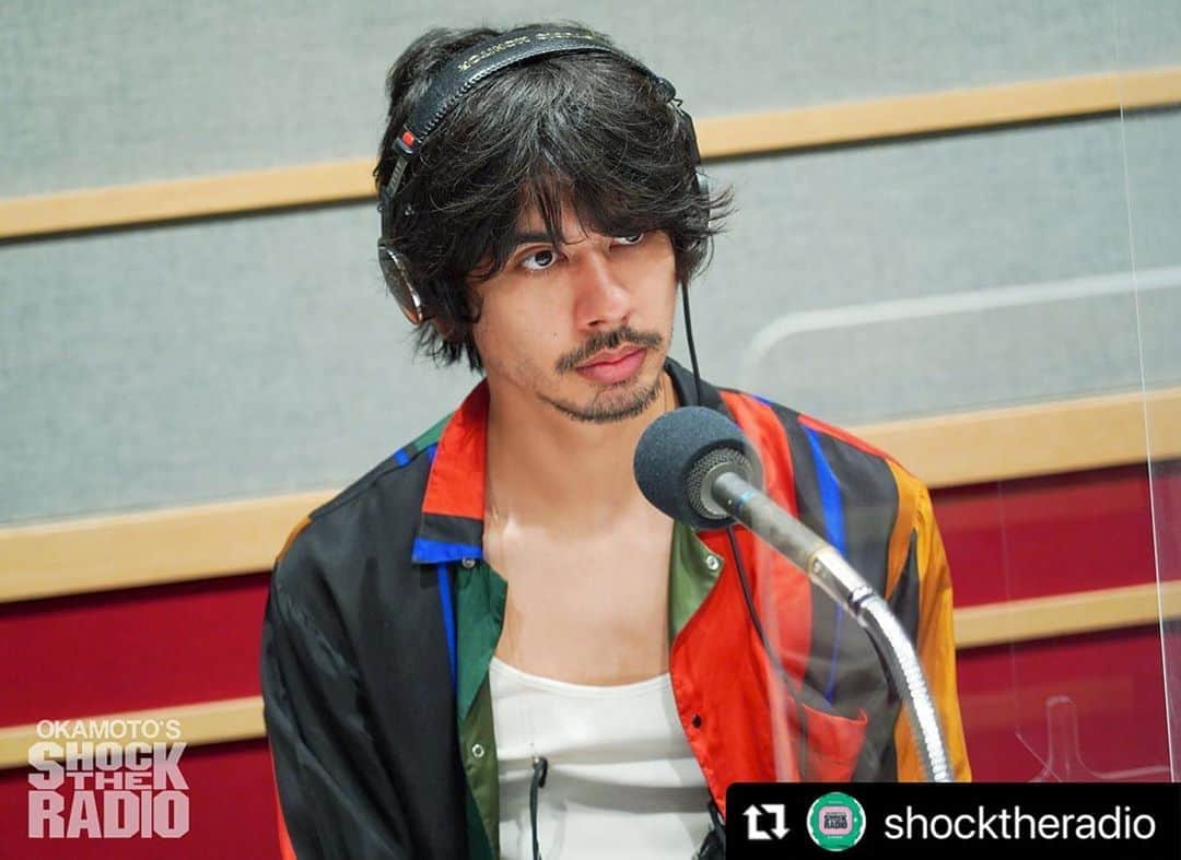 G-SHOCKさんのインスタグラム写真 - (G-SHOCKInstagram)「TODAY’S RADIO INFO  2年半の放送のラストを飾る今週のSHOCK THE RADIOは、番組を彩ってくれた80組を超える個性的かつ豪華なゲストとの思い出をオンエアします！放送は18:00から。お聞き逃しなく！  This is the last shock the radio! We're going to air the memories with over 80 guests. Do not miss out SHOCK THE RADIO tonight from 18:00.  #repost from @shocktheradio ・・・ 【SHOCK THE RADIO 9/25】 未来に残したい新定番、フューチャースタンダードを提案していくカルチャープログラムOKAMOTO’S SHOCK THE RADIO！ 2年半の放送のラストを飾る今回は、番組を彩ってくれた80組を超える個性的かつ豪華なゲストとの思い出を振り返りつつ、これからのOKAMOTO'Sについてもお話ししていきます。 最終回、お聞き逃しのないように。 #OKAMOTOS #g_shock #radio #shocktheradio #未来に残したい逸品 #未来に残したい一曲 #フューチャースタンダード #tokyofm」9月25日 11時42分 - gshock_jp