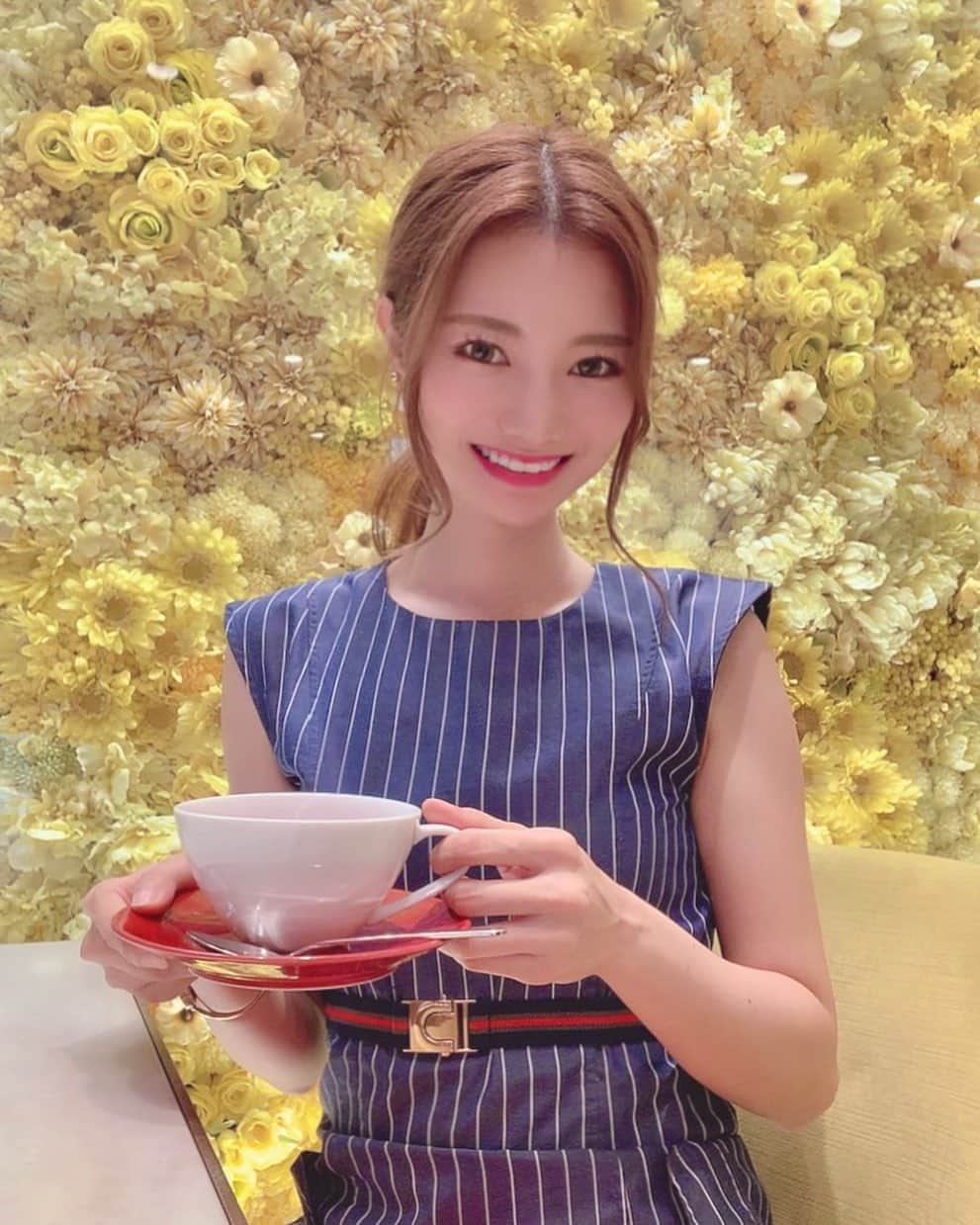 金子実加さんのインスタグラム写真 - (金子実加Instagram)「カフェ巡り☕️🍰何軒目や 友達とお茶飲みながら話してるのがめちゃくちゃ楽しい🥺💕 . . . . . . . . . . #カフェ　#カフェ巡り　#かわいいカフェ　#映えスポット  #渋谷カフェ　#キラキラ　#ハーブティー　#loccitane #loccitanecafe #shibuya #東京カフェ　#お茶　#おしゃれカフェ #おしゃれカフェ巡り #女子力　#金子実加」9月25日 11時52分 - kanekomika0127