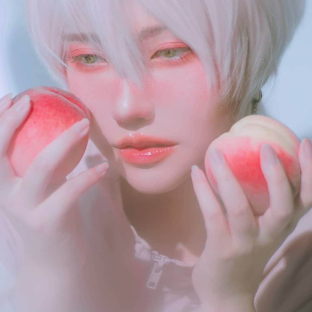 ひかりんのインスタグラム：「Preview of the Peach 🐰 set that I'll be posting tomorrow ! 🍑 . . Photo |@lostdumplings」
