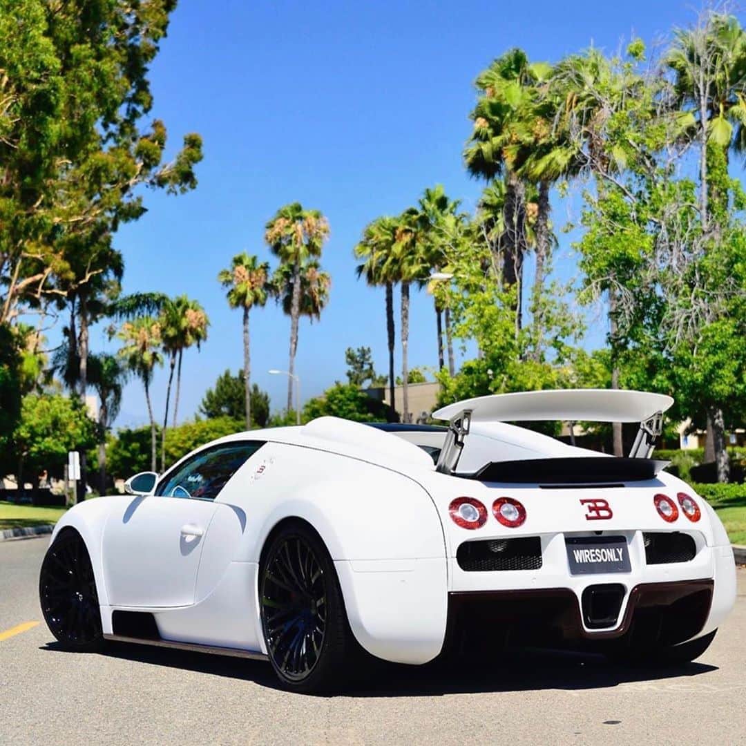 CarsWithoutLimitsさんのインスタグラム写真 - (CarsWithoutLimitsInstagram)「Bugatti Veyron Grand Sport available now with @wiresonly 👻  #carswithoutlimits #bugatti #veyron」9月25日 22時59分 - carswithoutlimits