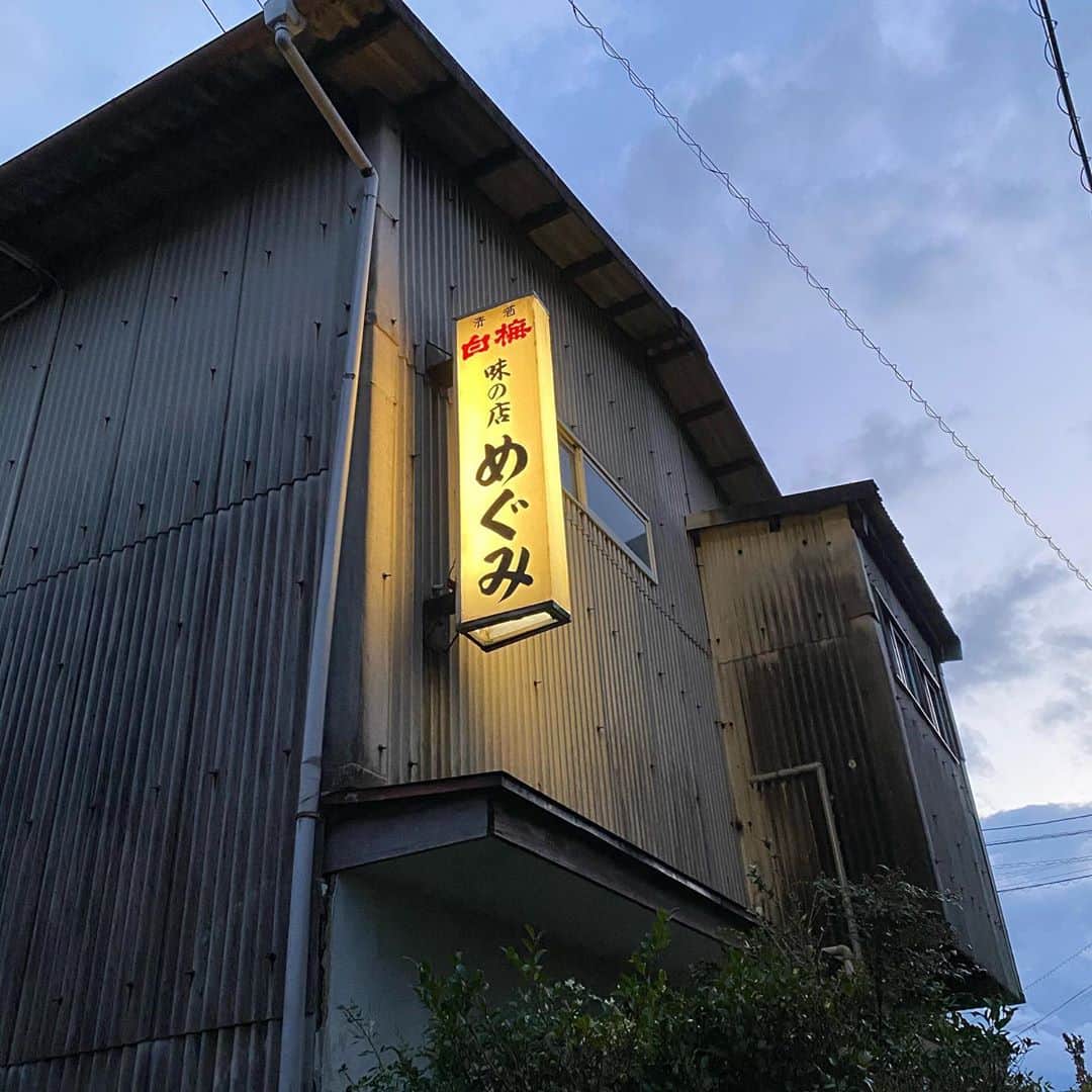ネゴシックスさんのインスタグラム写真 - (ネゴシックスInstagram)「住宅街に突如出現店 柿や隠岐のお酒を頂き親戚んちみたいで良い感じ 島根ミュージシャン矢田太郎くんと お母さんいい人」9月25日 22時59分 - nego6