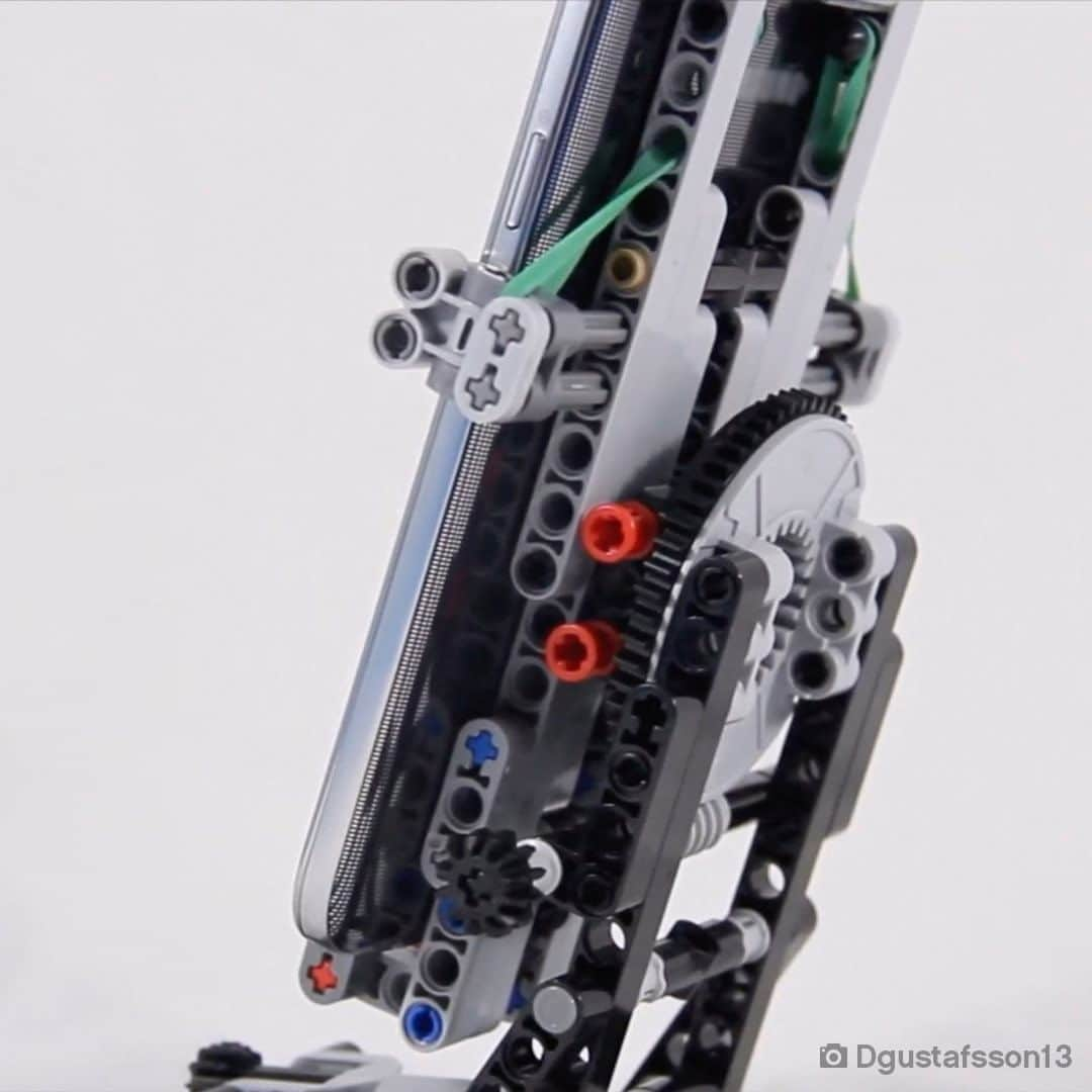 LEGOさんのインスタグラム写真 - (LEGOInstagram)「Need a stand for your phone or other device? These cool hacks using LEGO Technic will inspire you to design and build your own.  📸 by LEGOlemmy, Dgustafsson13, maxchambers, mathiasjäkel  #LEGOHacks #RebuildTheWorld #phone」9月25日 23時00分 - lego