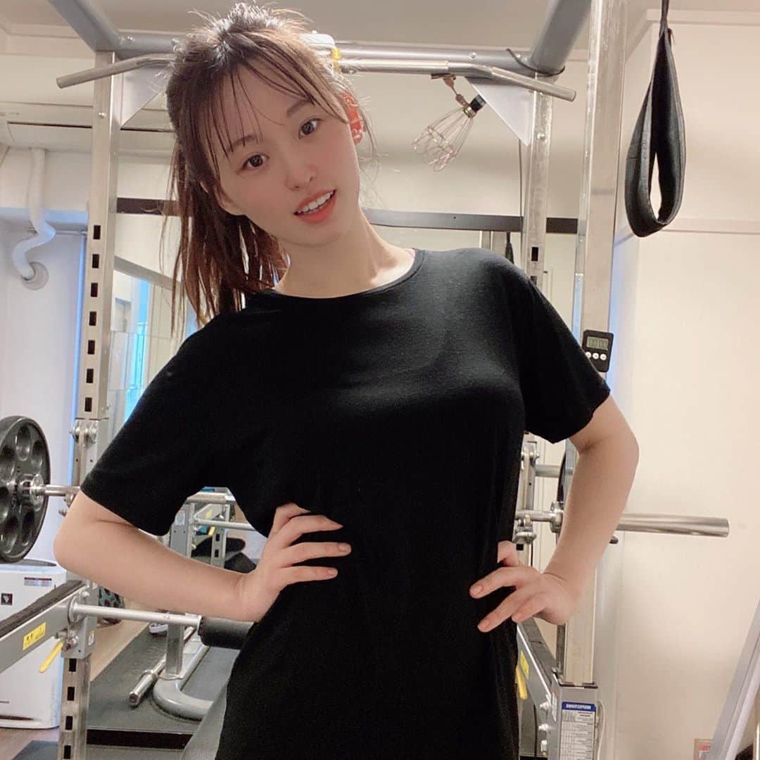 半田健吾さんのインスタグラム写真 - (半田健吾Instagram)「[誰にだって理想はある] いつも明るく笑わせてくれる　@anna_inthesea さん どんなにスタイルがよくても理想はありますよね^ ^  仕事の関係上、1人1人の悩みはシェアできませんが トレーニングしなくていいなんて人は存在しないんだなぁとあらためて感じます^ ^  求める方がいる限りジム経営は続けていきたいです^ ^  理想がある方、やる気さえあれば並走しますよ^ ^  一緒に成長しましょう✨」9月25日 21時35分 - kengo6010