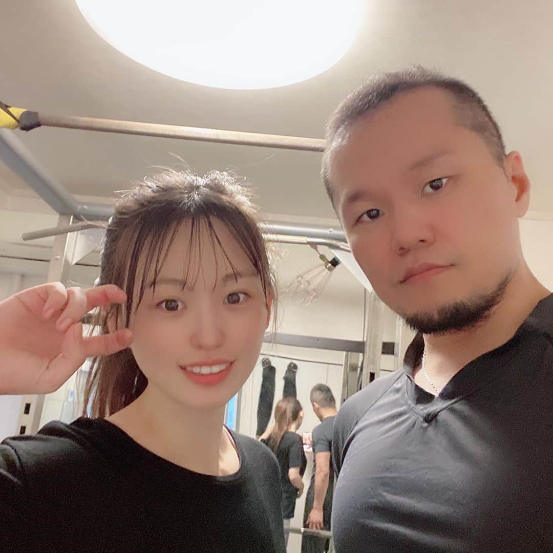 半田健吾さんのインスタグラム写真 - (半田健吾Instagram)「[誰にだって理想はある] いつも明るく笑わせてくれる　@anna_inthesea さん どんなにスタイルがよくても理想はありますよね^ ^  仕事の関係上、1人1人の悩みはシェアできませんが トレーニングしなくていいなんて人は存在しないんだなぁとあらためて感じます^ ^  求める方がいる限りジム経営は続けていきたいです^ ^  理想がある方、やる気さえあれば並走しますよ^ ^  一緒に成長しましょう✨」9月25日 21時35分 - kengo6010