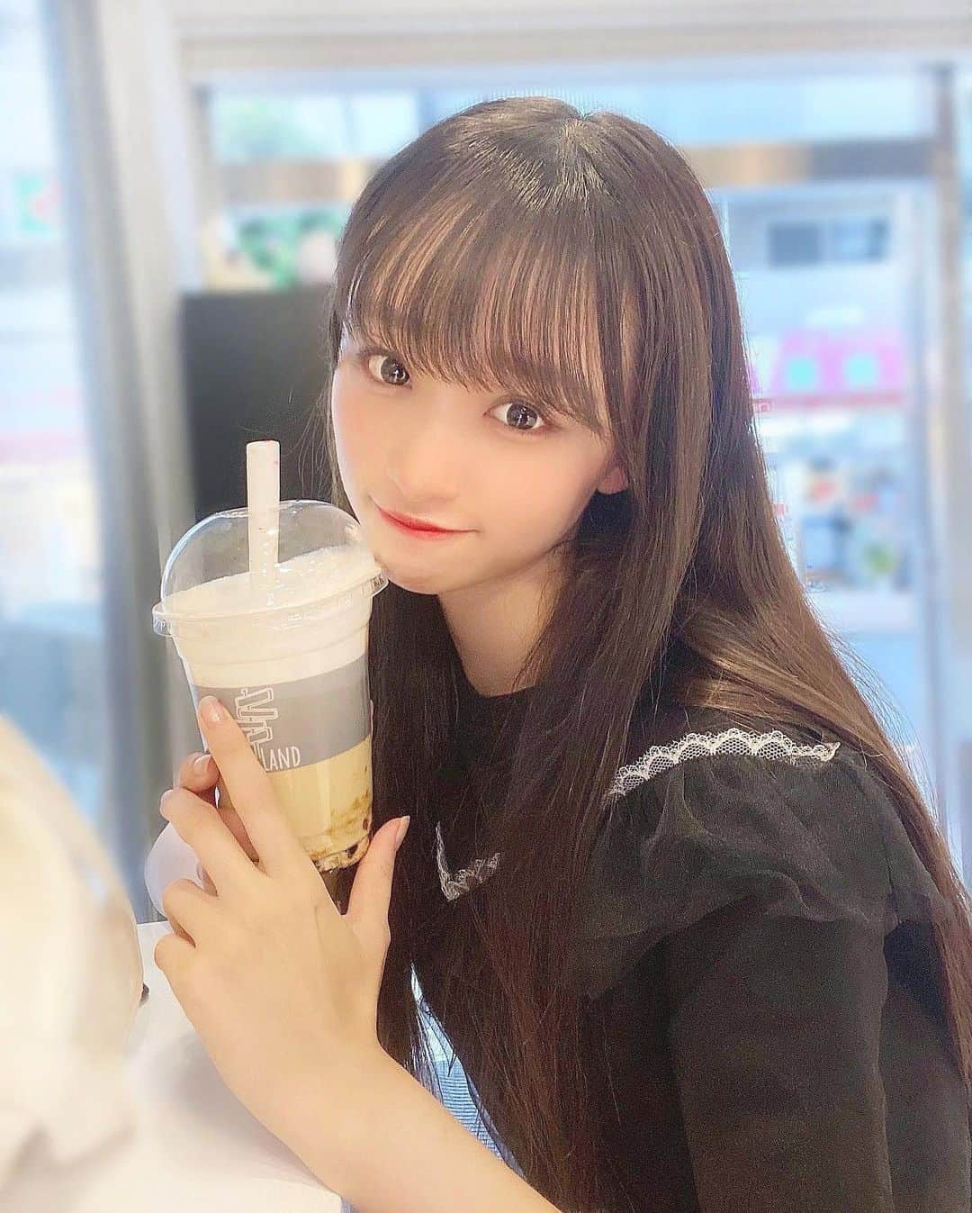 音嶋莉沙さんのインスタグラム写真 - (音嶋莉沙Instagram)「最近は、モノトーンのお洋服が多いかな…🖤🤍 ﻿ ﻿ ﻿ ﻿ ﻿ ﻿ #bubbles #バブルス」9月25日 21時37分 - otoshima_risa