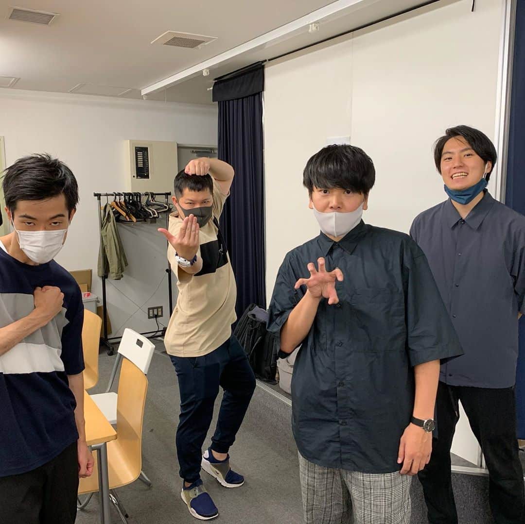 一平（Gパンパンダ）さんのインスタグラム写真 - (一平（Gパンパンダ）Instagram)「コント30分っぺー﻿ ﻿ テアトロコントありがとうございました！！﻿ ﻿ 俺たちのコント！！！！﻿ ﻿ って感じの写真。﻿ ﻿ 楽しかったなあ。﻿ 楽しかった、本当に。﻿ 自由にコントをやることは本当に楽しいんだよ！！！！﻿ 持ち時間30分で自由にコントを。﻿ ﻿ これがずっと続けばいいなぁ。﻿ 単独ライブやりたいなぁ。﻿ ﻿ おっしゃー！！！！﻿ より遠くへ羽ばたけるように！！！！！！﻿ 明日は明日でファイトだぜ！！！！﻿ ﻿ 明日はネタ番組の収録！！！！！﻿ ﻿ #Gパンパンダ #芸人 #お笑い芸人 #素敵マン﻿ #おしゃっぺー #おしゃれないっぺーのことさ﻿ ﻿ #テアトロコント﻿ #ユーロライブ #コント #渋谷コントセンター﻿ #単独ライブやりたい！！！﻿ #コントコントコントコント楽しくやりたいなあああ #サンシャイン　#大好きコント兄さん」9月25日 21時37分 - gpanpanda_ippei
