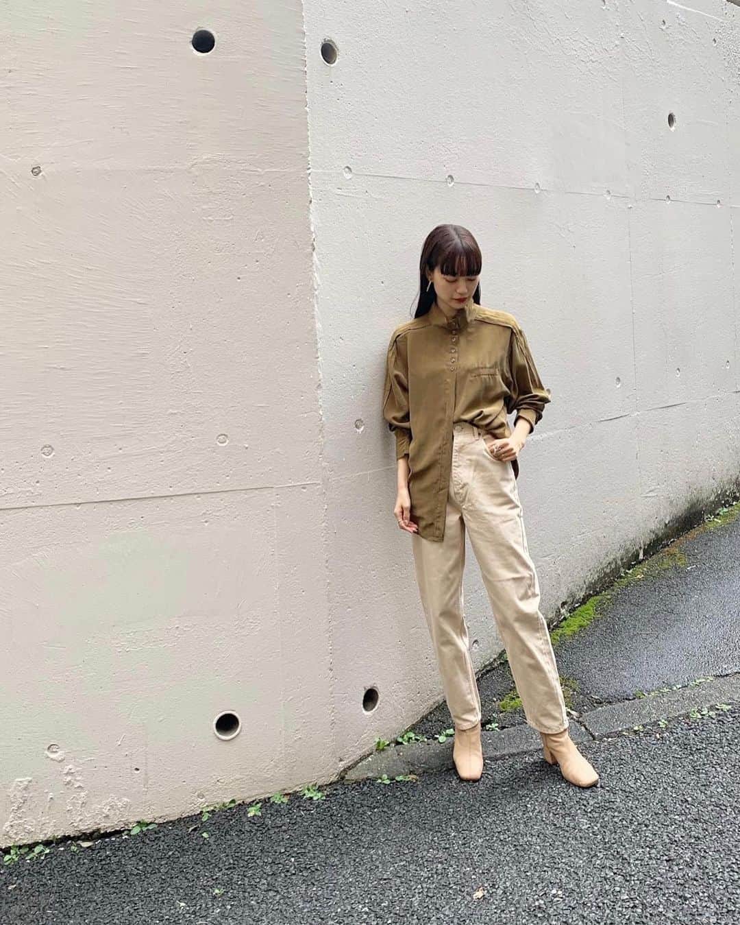 佐藤里緒菜のインスタグラム：「_﻿ すっかり秋めいてきたね🍐﻿ tops：vintage ﻿ pants：@stunninglure﻿ ﻿ ラインがきれいなテーパードデニムをGET﻿ デニムだけど柔らかくて履き心地良いです☁️﻿ ﻿ #stunninglure﻿ #スタニングルアー﻿ @stunninglure_snap」