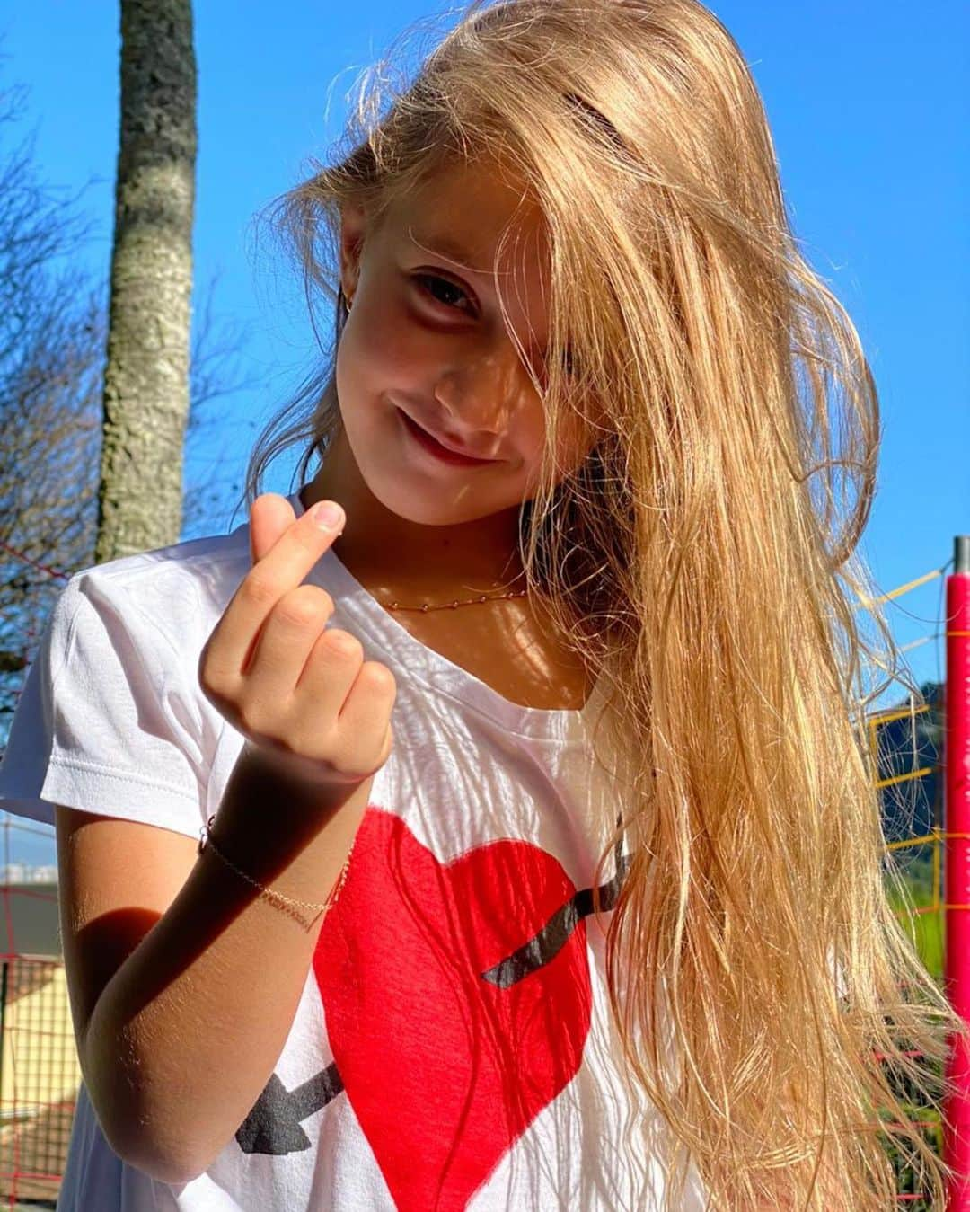 アンジェリカさんのインスタグラム写真 - (アンジェリカInstagram)「Minha menina ... minha Eva ...meu sol fazendo 8 anos 🌟, sonhei a noite toda que estava grávida , acho que um jeito que meu inconsciente encontrou de me lembrar esse momento mágico que vivi com você dentro de mim minha filha 🙏🏻 , com sua alegria , luz , generosidade , carinho e amor ❤️ , escolher fotos suas... falar de vc...fico sempre emocionada ! Rindo , chorando e sentindo a vida pulsar ! Muita gratidão por ser sua mãe 🙏🏻 estarei sempre aqui pra você e por você ❤️ te amo #viva #gratidão #EvaBday #minhapequenaEva」9月25日 21時49分 - angelicaksy