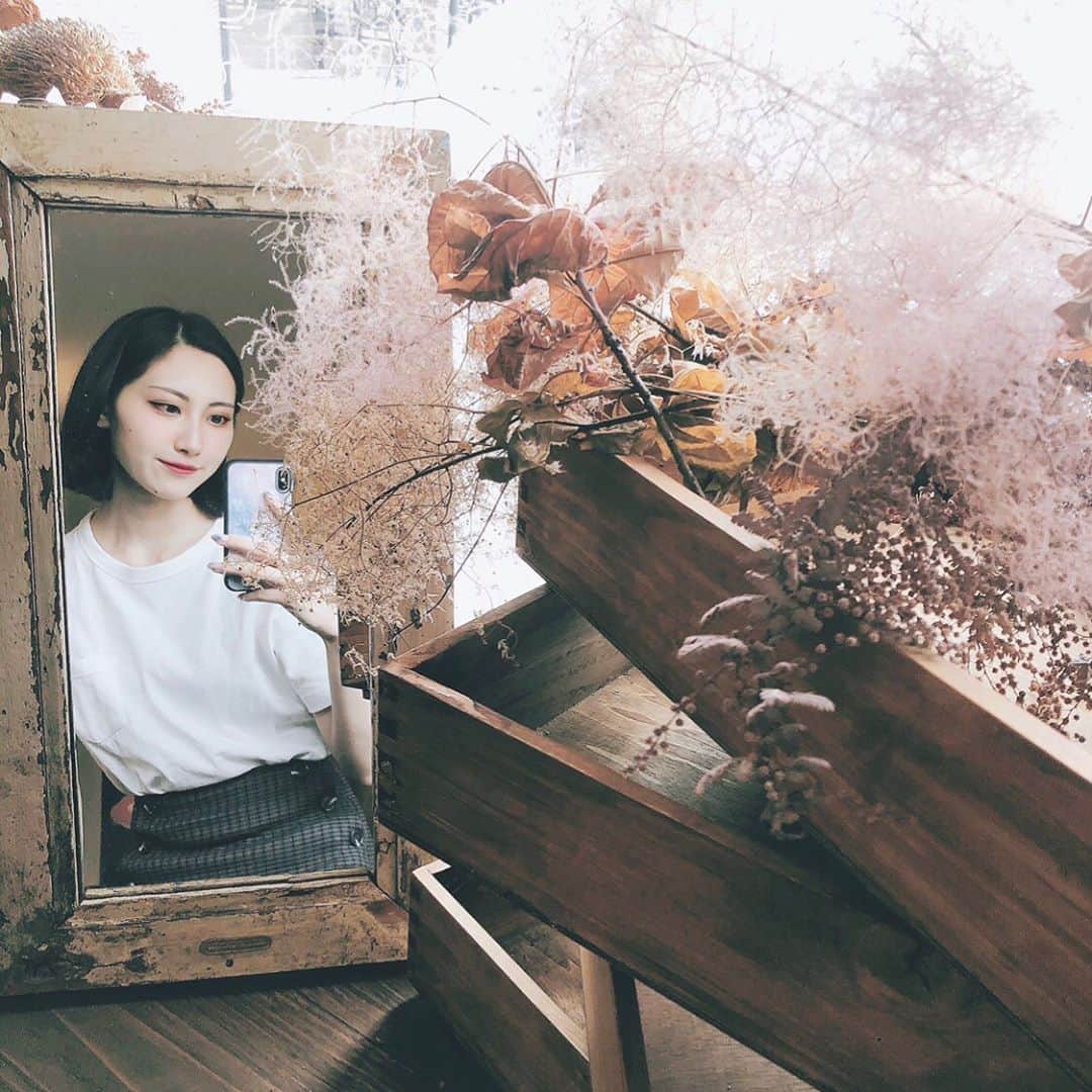aya onoのインスタグラム：「すっかり肌寒くなり、気づけばもう直ぐ9月も終わりますね。  最近はもっぱらミセスアースのファイナリストの方々のウォーキングとバレティスのレッスンをさせていただいております。  どんどん美しく、どんどん輝いていく姿を見るのが嬉しくて嬉しくてたまらない… 私も負けてはいられない！そんな気持ちにさせられます 残り3週間ちょっと、すこしでもお力になれたらと思います💓  @__mustache.cafe   #ミセスアース#ミセスアース愛知#ミセスアース愛知大会#ウォーキング#バレティス#バレティストレーナー#ウォーキング講師#ミスコンウォーキング#ミスジャパン#ミスジャパン岐阜#ミスコン#ビューティキャンプ#名古屋モデル#美容好きな人と繋がりたい」