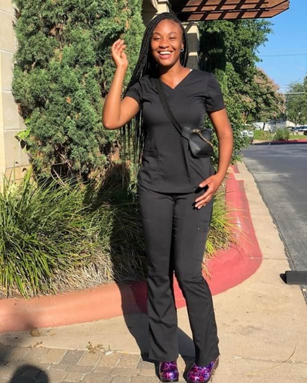 ダンスコのインスタグラム：「Hi!!!! It’s giveaway time. 1) Nominate a nurse or healthcare worker by tagging them in the comments. 2) Make sure you’re following @dansko on Instagram. Dansko has been proud to support nurses and healthcare workers throughout their journey, and through our donation efforts over the past months. This year, we are celebrating nurses and healthcare workers all year long!  Giveaway Rules: Giveaway runs 09/25/20 at 9:00 AM EST - 09/27/20 at 11:59 PM EST. No purchase necessary. One winner will be randomly selected and both the winner and the tagged friend will be notified via DM. Verification that the tagged friend is a nurse or healthcare worker may be required in the form of a nurse’s badge or ID. Winner and tagged friend will each win one pair of Dansko shoes from the current collection with a total estimated retail value of $150 each. Giveaway not associated with Instagram. Full terms and conditions at the link in the bio.」