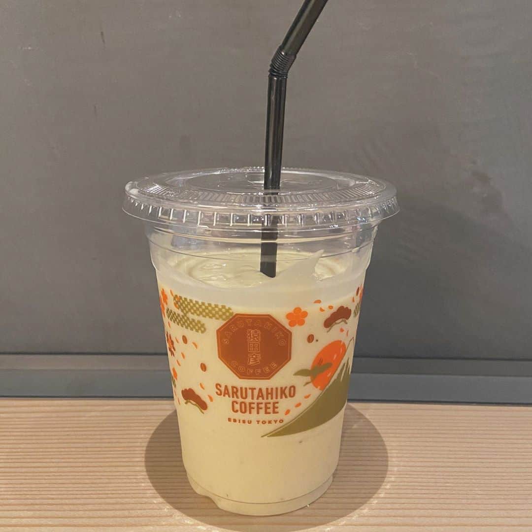 虹香のインスタグラム：「︎︎☺︎ ちょっと前にハマったの〜 #猿田彦珈琲 のバナナジュース🍌 めちゃうまですおすすめ！」