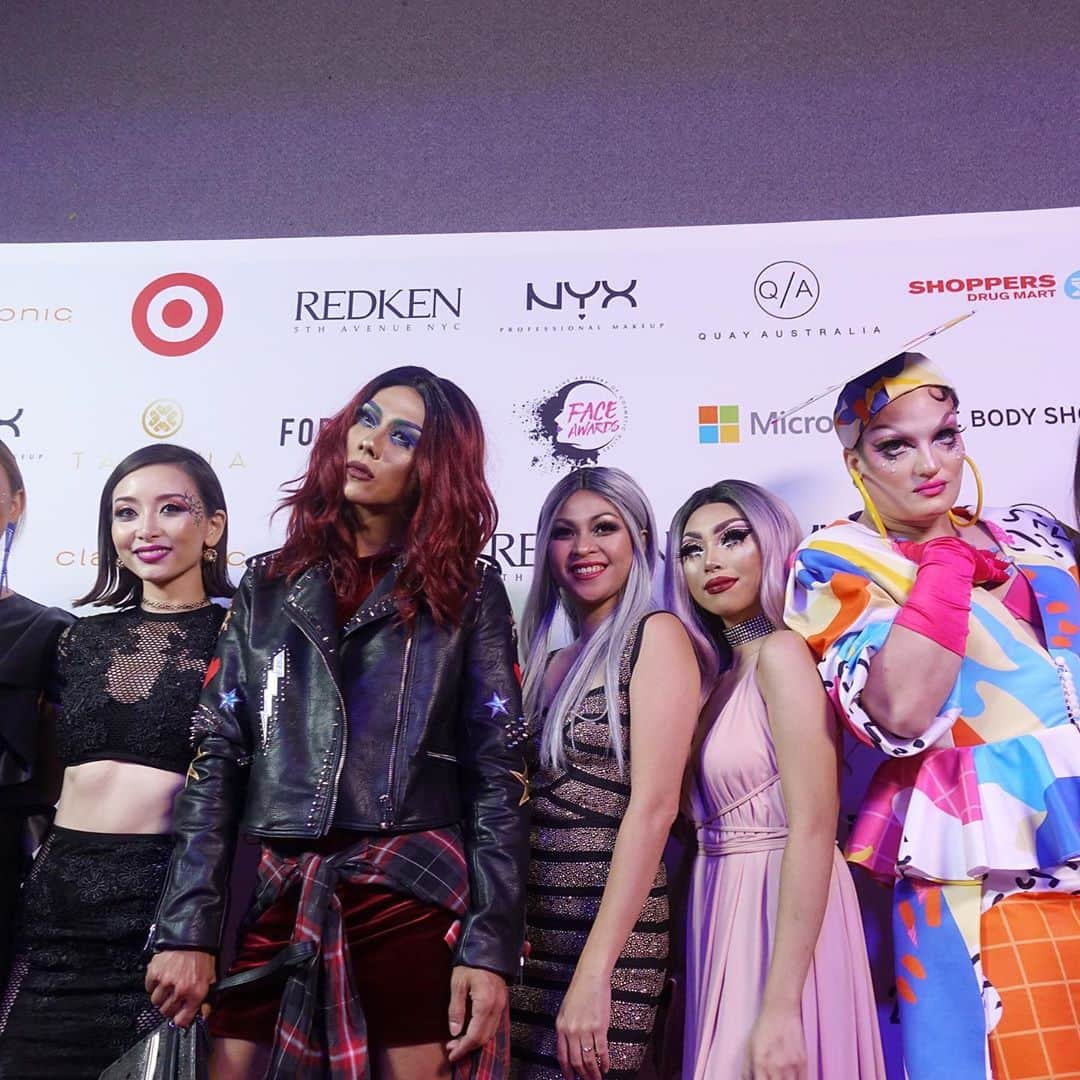 佐々木あさひさんのインスタグラム写真 - (佐々木あさひInstagram)「NYXが今月で日本撤退ということで思い出ぽろぽろ。 Face Awardsは日本で始まる前からずっと大好きで、メイク動画を投稿するきっかけにもなった憧れの人達にグローバルイベントでお会いする事が出来て夢のような時間だった🥺この日の高揚感、今でも鮮明に覚えてます。  #faceawardsjp #nyxcosmeticsjp #nyxprofessionalmakeup #ありがとう #オンライン購入は9月30日まで」9月25日 22時02分 - asahisasaki