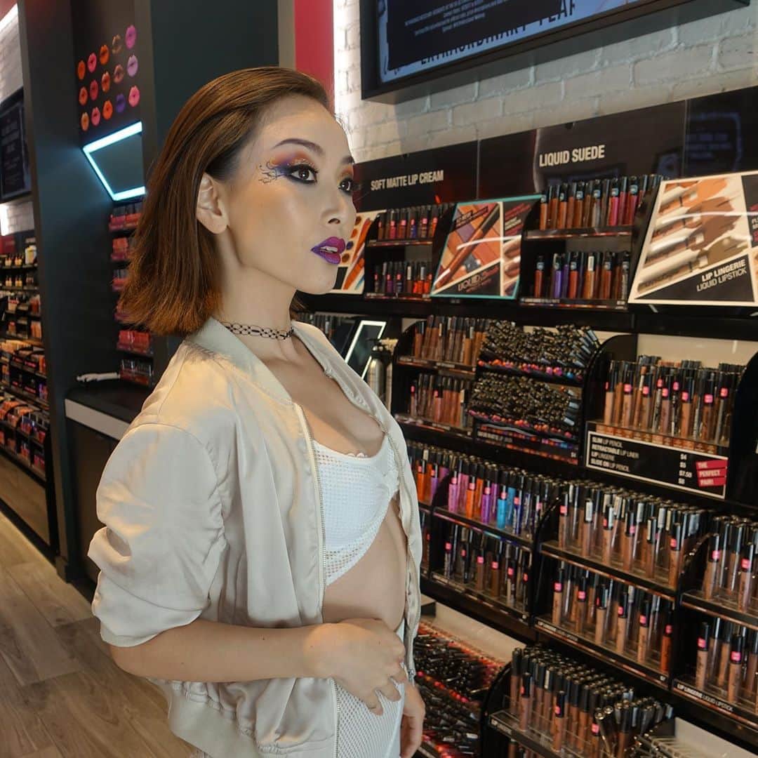 佐々木あさひさんのインスタグラム写真 - (佐々木あさひInstagram)「NYXが今月で日本撤退ということで思い出ぽろぽろ。 Face Awardsは日本で始まる前からずっと大好きで、メイク動画を投稿するきっかけにもなった憧れの人達にグローバルイベントでお会いする事が出来て夢のような時間だった🥺この日の高揚感、今でも鮮明に覚えてます。  #faceawardsjp #nyxcosmeticsjp #nyxprofessionalmakeup #ありがとう #オンライン購入は9月30日まで」9月25日 22時02分 - asahisasaki