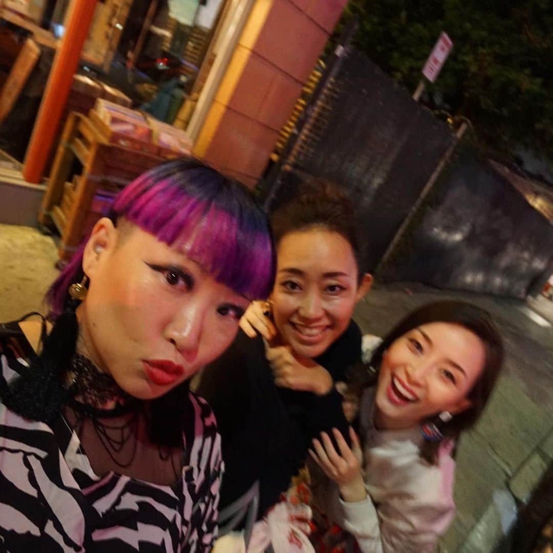 佐々木あさひさんのインスタグラム写真 - (佐々木あさひInstagram)「NYXが今月で日本撤退ということで思い出ぽろぽろ。 Face Awardsは日本で始まる前からずっと大好きで、メイク動画を投稿するきっかけにもなった憧れの人達にグローバルイベントでお会いする事が出来て夢のような時間だった🥺この日の高揚感、今でも鮮明に覚えてます。  #faceawardsjp #nyxcosmeticsjp #nyxprofessionalmakeup #ありがとう #オンライン購入は9月30日まで」9月25日 22時02分 - asahisasaki