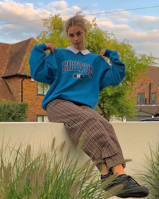 Subduedさんのインスタグラム写真 - (SubduedInstagram)「Do you need more space? Wear oversized clothes 🤩💙 @millieleer #subdued #subduedgirls」9月25日 22時02分 - subdued