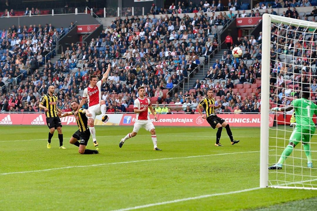 フィテッセさんのインスタグラム写真 - (フィテッセInstagram)「⚽️⚽️ Twee goals in de laatste uitoverwinning tegen @afcajax   Weet jij nog welke twee huidige Vitesse-spelers toen in de basis stonden? 🤔  #Vitesse #ajavit」9月25日 22時03分 - mijnvitesse