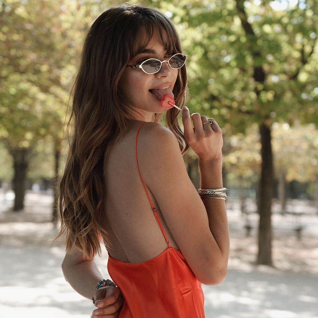 ダニジョーのインスタグラム：「TGIF ❤️ @maralafontan in the Tangerine ruched mini and Beau silver #armparty」