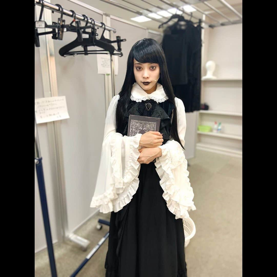 ＹＡＥ【MIO・YAE】さんのインスタグラム写真 - (ＹＡＥ【MIO・YAE】Instagram)「#黑世界　日和の章　本日もトリプルカーテンコールありがとうございました◻️◼️  それぞれ話の登場人物の視点によって感じ方がある作品です、私の話はどんな風に感じて頂いてるのかな〜とどきどきしてます。 笑ったり泣いたりきゅんきゅんしたり❔  明日は18時からと配信‼︎当日券あるのでぜひ見てほしいです☺︎ trump2020.westage.jp  #TRUMPシリーズ#鞘師里保  #樹里咲穂 #池岡亮介#大久保祥太郎#新良エツ子 #宮川浩#中尾ミエ#松岡充#上原理生#MIOYAE#三好大貴#中山義紘#朴璐美」9月25日 22時14分 - yae_abp