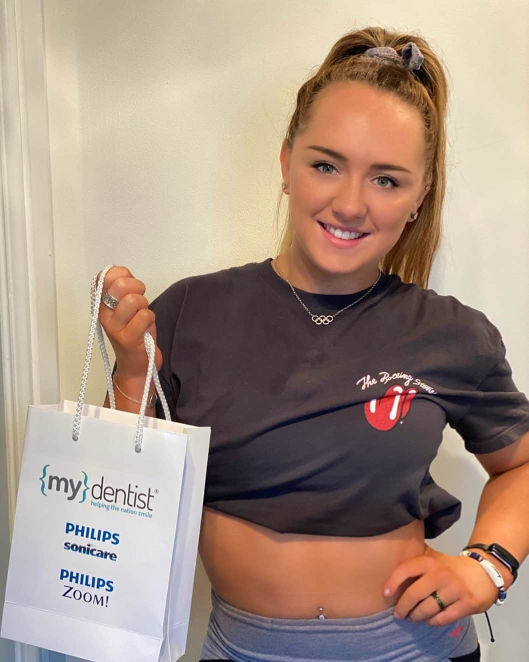 エイミー・ティンクラーさんのインスタグラム写真 - (エイミー・ティンクラーInstagram)「I’m super excited to be working alongside @mydentistuk @my_smileuk .  As a kid I had braces, but due to my training commitments I didn’t continue wearing my retainers. {my}dentist and @aestheticsbyaran have agreed to help me get that perfect smile once again and i can’t wait to show you the results in the next few months! 😁 #ad #gifted」9月25日 22時17分 - amytinkler