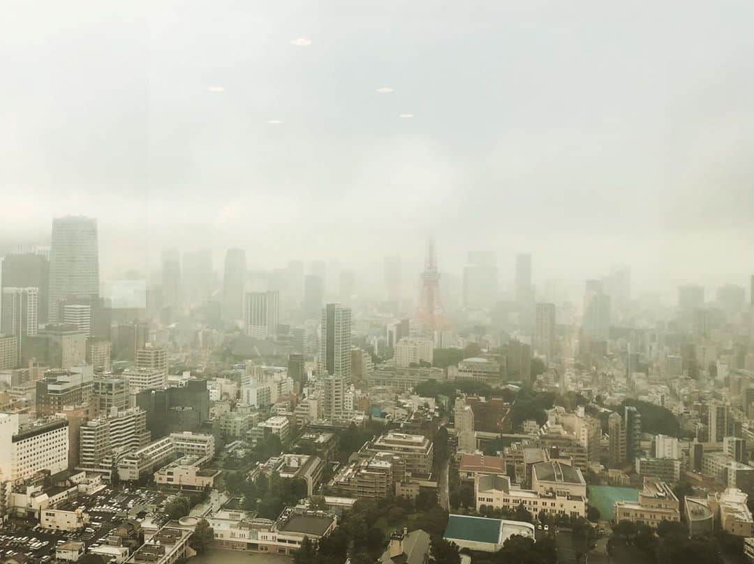 スガシカオのインスタグラム：「今日の昼間 J-WAVEにいたんだけど 窓から見えた東京が 映画みたいだった」
