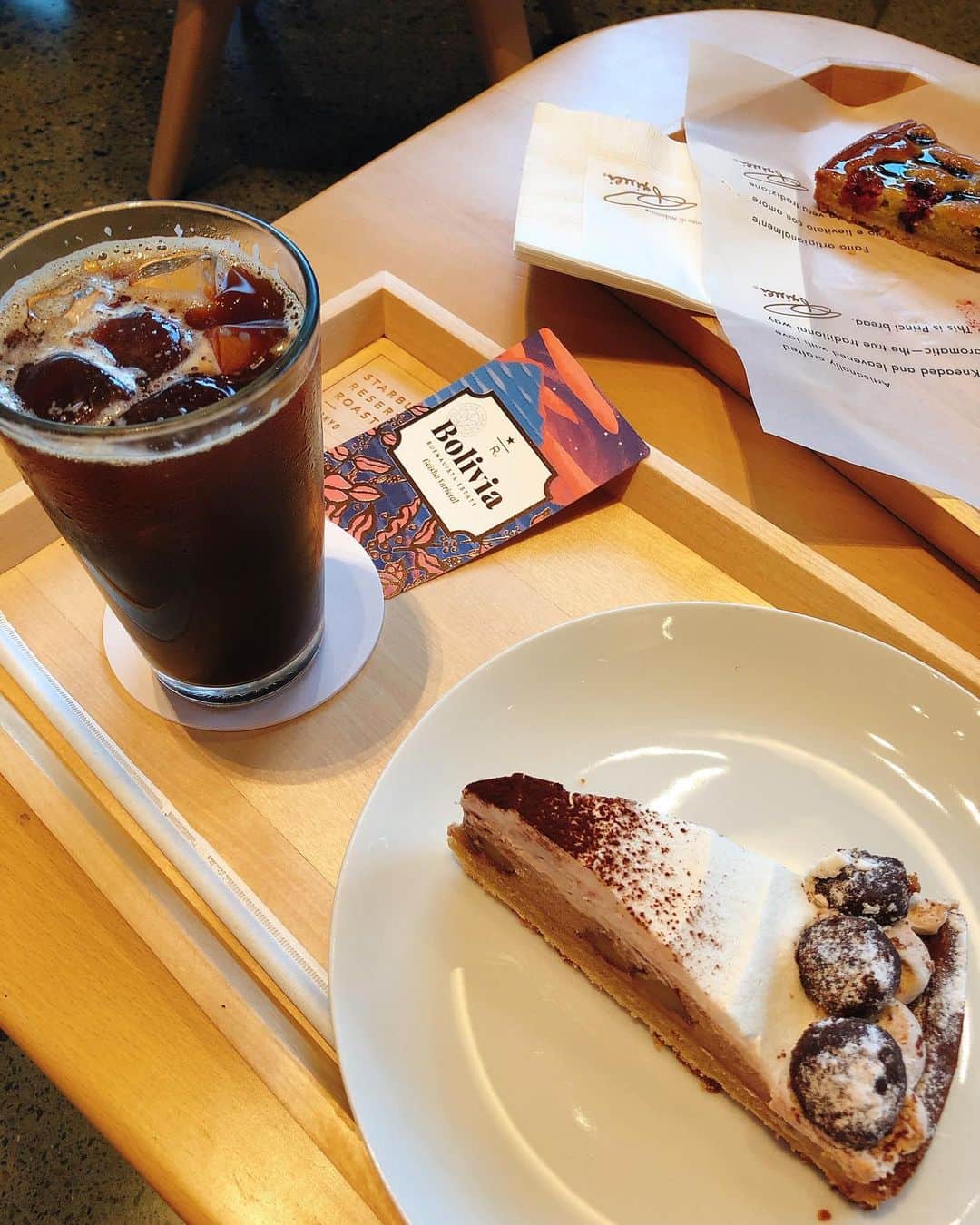 桐谷流華さんのインスタグラム写真 - (桐谷流華Instagram)「STARBUCKS RESERVE® ROASTELY TOKYO☕💭💕﻿ ﻿ ずっと気になっててやっと行けた！😻﻿ ﻿ ハリーポッターに出てきそうな機械と世界観👏🏻✨﻿ ﻿ 色々な味のコーヒーが選べて楽しかった☕️𓈒 𓂂𓏸﻿ ﻿ ブラックコーヒー➕スイーツ＝最高🍰😋❣️﻿ ﻿ カフェの世界観を楽しむのが好き💗﻿ ﻿ ＊﻿ ﻿ smooth撮影会📷﻿ ﻿ 10/11（日） CLUB V2 TOKYO（ハロウィン）﻿ 10/17 (土) 都内公園（薔薇）﻿ ﻿ また予約スタートしたら告知します🥰💋﻿ ﻿ ＊ ﻿ #桐谷流華 #rukakiritani #写真好きな人と繋がりたい #smooth撮影会 #coffee #美容好きな人と繋がりたい #撮影 #撮影会 #cafe #モデル  #ファインダー越しの私の世界  #カメラマンと繋がりたい #スタバ #starbucks #スターバックスリザーブ #ハリーポッター #sexy #gravure #gravuremodel #model #角色扮演 #美丽 #photooftheday #fashion #beautiful  #instadaily  #beauty #instagram #photography #Japan ﻿ ﻿ ﻿ ﻿」9月25日 22時25分 - rukakiritani