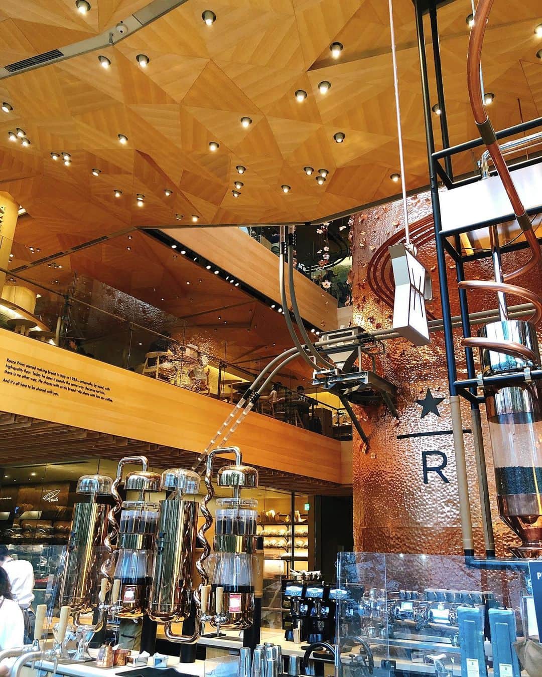 桐谷流華さんのインスタグラム写真 - (桐谷流華Instagram)「STARBUCKS RESERVE® ROASTELY TOKYO☕💭💕﻿ ﻿ ずっと気になっててやっと行けた！😻﻿ ﻿ ハリーポッターに出てきそうな機械と世界観👏🏻✨﻿ ﻿ 色々な味のコーヒーが選べて楽しかった☕️𓈒 𓂂𓏸﻿ ﻿ ブラックコーヒー➕スイーツ＝最高🍰😋❣️﻿ ﻿ カフェの世界観を楽しむのが好き💗﻿ ﻿ ＊﻿ ﻿ smooth撮影会📷﻿ ﻿ 10/11（日） CLUB V2 TOKYO（ハロウィン）﻿ 10/17 (土) 都内公園（薔薇）﻿ ﻿ また予約スタートしたら告知します🥰💋﻿ ﻿ ＊ ﻿ #桐谷流華 #rukakiritani #写真好きな人と繋がりたい #smooth撮影会 #coffee #美容好きな人と繋がりたい #撮影 #撮影会 #cafe #モデル  #ファインダー越しの私の世界  #カメラマンと繋がりたい #スタバ #starbucks #スターバックスリザーブ #ハリーポッター #sexy #gravure #gravuremodel #model #角色扮演 #美丽 #photooftheday #fashion #beautiful  #instadaily  #beauty #instagram #photography #Japan ﻿ ﻿ ﻿ ﻿」9月25日 22時25分 - rukakiritani