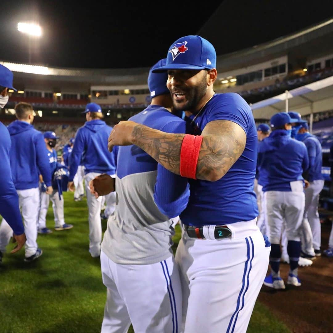 トロント・ブルージェイズさんのインスタグラム写真 - (トロント・ブルージェイズInstagram)「How special was last night? 🙌 Give us your (air) 🖐 emojis! #WeAreBlueJays」9月25日 22時29分 - bluejays