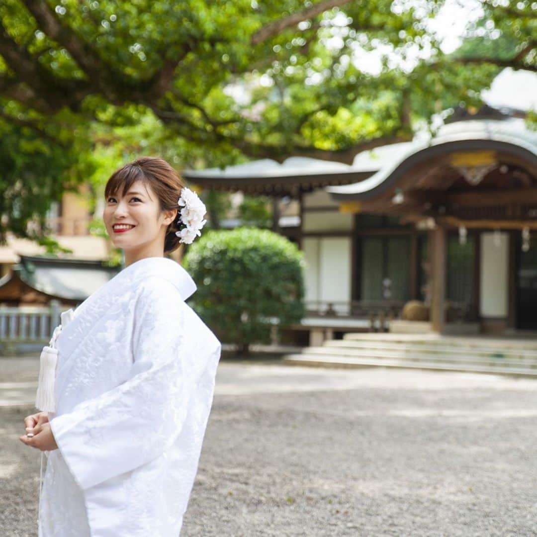 枝川結花さんのインスタグラム写真 - (枝川結花Instagram)「． 2020.9.20 大安⛩結婚式 徳島県鳴門市の大麻比古神社にて。 ． コロナ禍のご時世で、 家族のみの参列でしたが 秋晴れの素晴らしい1日となりました😊☀️ 今後ともどうぞよろしくお願い致します❗️ ． ５枚目は綿帽子。🤣 ． 最後の１枚は元カメラマンの、 撮られるよりも撮りたい旦那さんが 私を撮ってくれてるところ📸 ． 白無垢・綿帽子(洋髪)×羽織袴  #結婚式#神前式#大安#大麻比古神社 #ウェディング#白無垢#綿帽子#羽織袴 #徳島#鳴門市#富山#wedding#bridal #パワースポット 🤍🖤🤍🖤」9月25日 22時33分 - edagwyk84