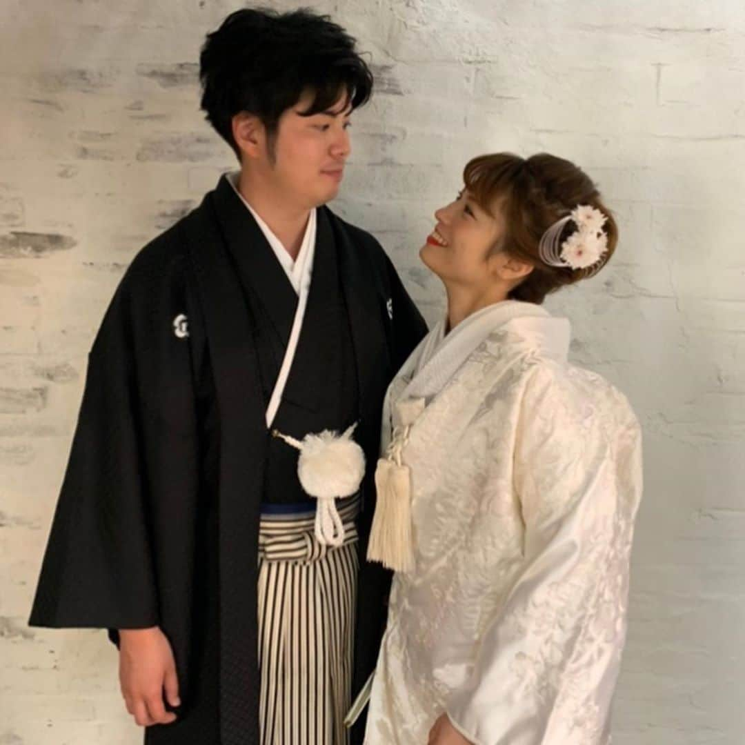 枝川結花さんのインスタグラム写真 - (枝川結花Instagram)「． 2020.9.20 大安⛩結婚式 徳島県鳴門市の大麻比古神社にて。 ． コロナ禍のご時世で、 家族のみの参列でしたが 秋晴れの素晴らしい1日となりました😊☀️ 今後ともどうぞよろしくお願い致します❗️ ． ５枚目は綿帽子。🤣 ． 最後の１枚は元カメラマンの、 撮られるよりも撮りたい旦那さんが 私を撮ってくれてるところ📸 ． 白無垢・綿帽子(洋髪)×羽織袴  #結婚式#神前式#大安#大麻比古神社 #ウェディング#白無垢#綿帽子#羽織袴 #徳島#鳴門市#富山#wedding#bridal #パワースポット 🤍🖤🤍🖤」9月25日 22時33分 - edagwyk84